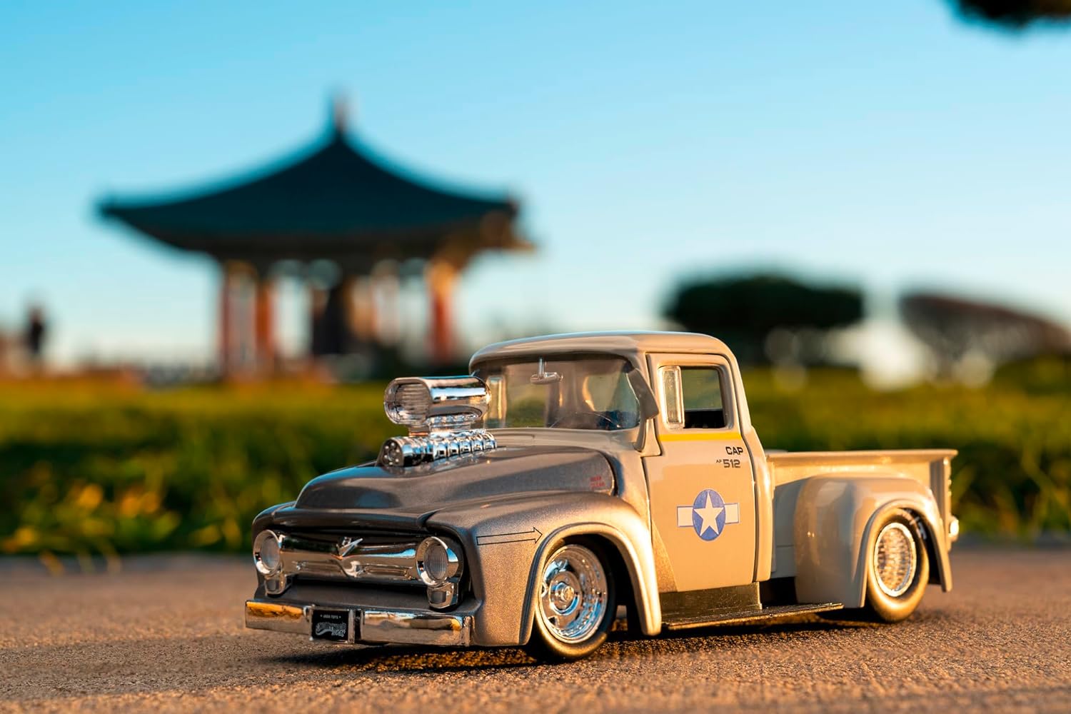 Jada- Street Fighter II, Ford Pickup Escala 1:24, en Metal, Giro de Ruedas, Apertura de Puertas y Figura de Guile (253255057)
