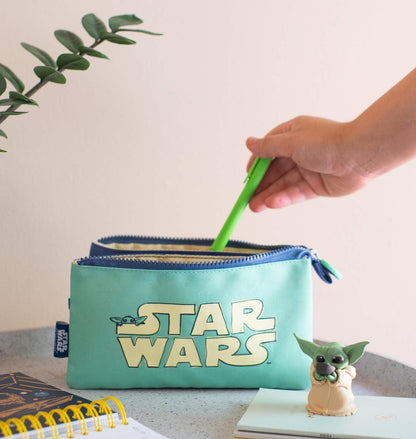 Grupo Erik Mäppchen The Mandalorian Child Baby Yoda Grogu Federmappe 3fach - Stift Etui Schule - Federmäppchen Mädchen Schlampermäppchen Jungen Federtasche 3 fächer Star Wars Fanartikel Grün