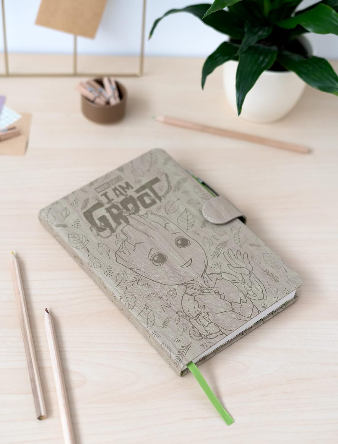 Grupo Erik Taccuino A5 Marvel Groot e Penna - Quaderno Appunti Bullet Journal Puntinato con Penna Proiettore a Pile, Copertina Rigida e Segnalibro | Diario Personale, Marvel Legends (192 Pagine