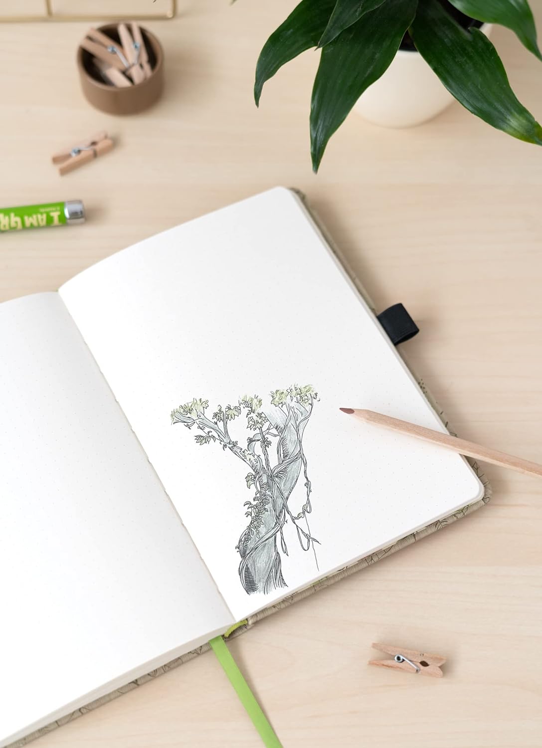 Grupo Erik Taccuino A5 Marvel Groot e Penna - Quaderno Appunti Bullet Journal Puntinato con Penna Proiettore a Pile, Copertina Rigida e Segnalibro | Diario Personale, Marvel Legends (192 Pagine
