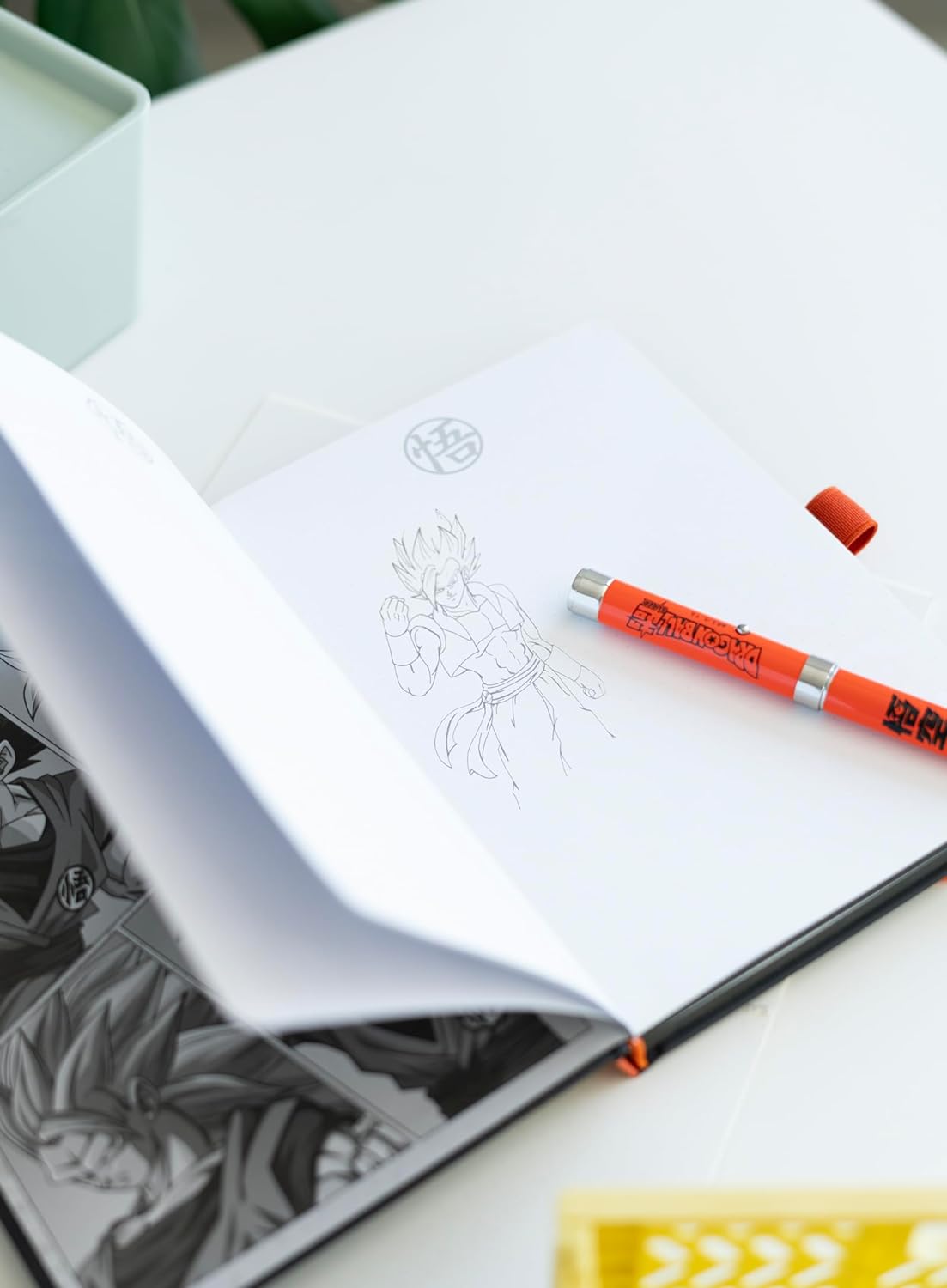 Grupo Erik Taccuino A5 Dragon Ball Manga e Penna - Quaderno Appunti Bullet Journal Puntinato con Penna Proiettore a Pile, Copertina Rigida | Diario Personale: Anime Gadget (192 Pagine