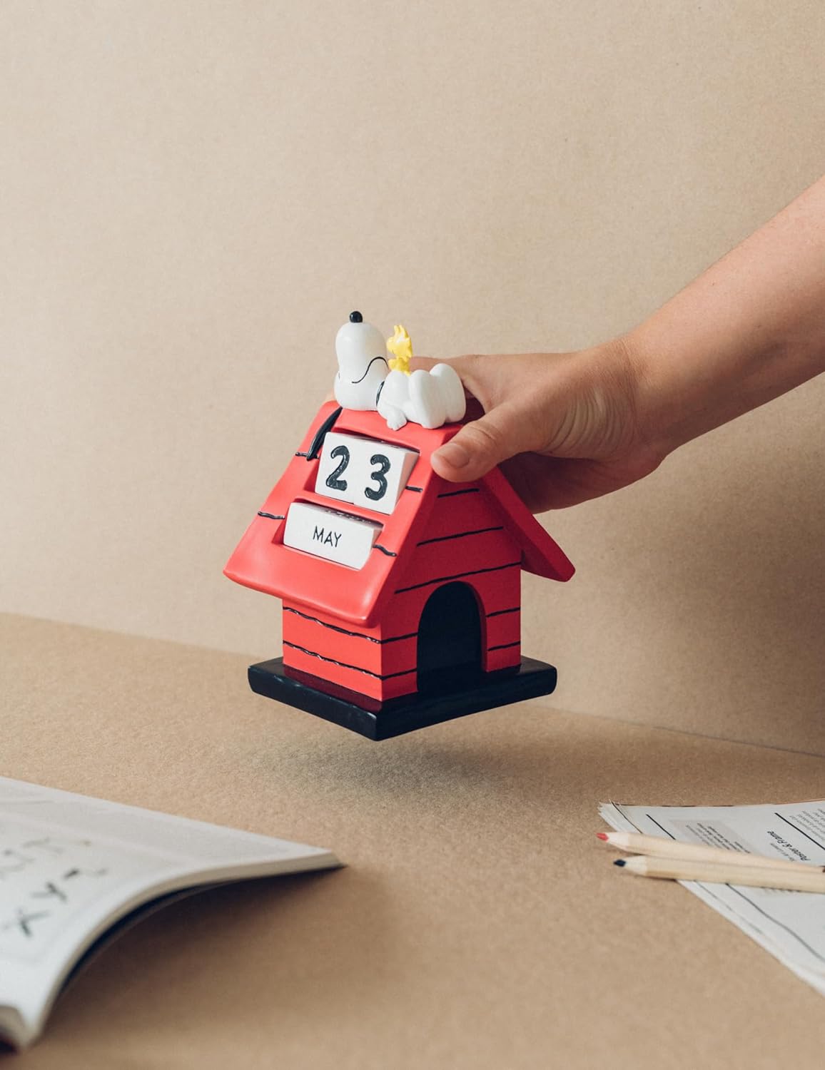 Calendario perpetuo 3D Snoopy Doghouse - Calendario 3D Snoopy - Snoopy figura ideal decoración Snoopy habitación - Calendario sobremesa de Figura Snoopy, licencia oficial