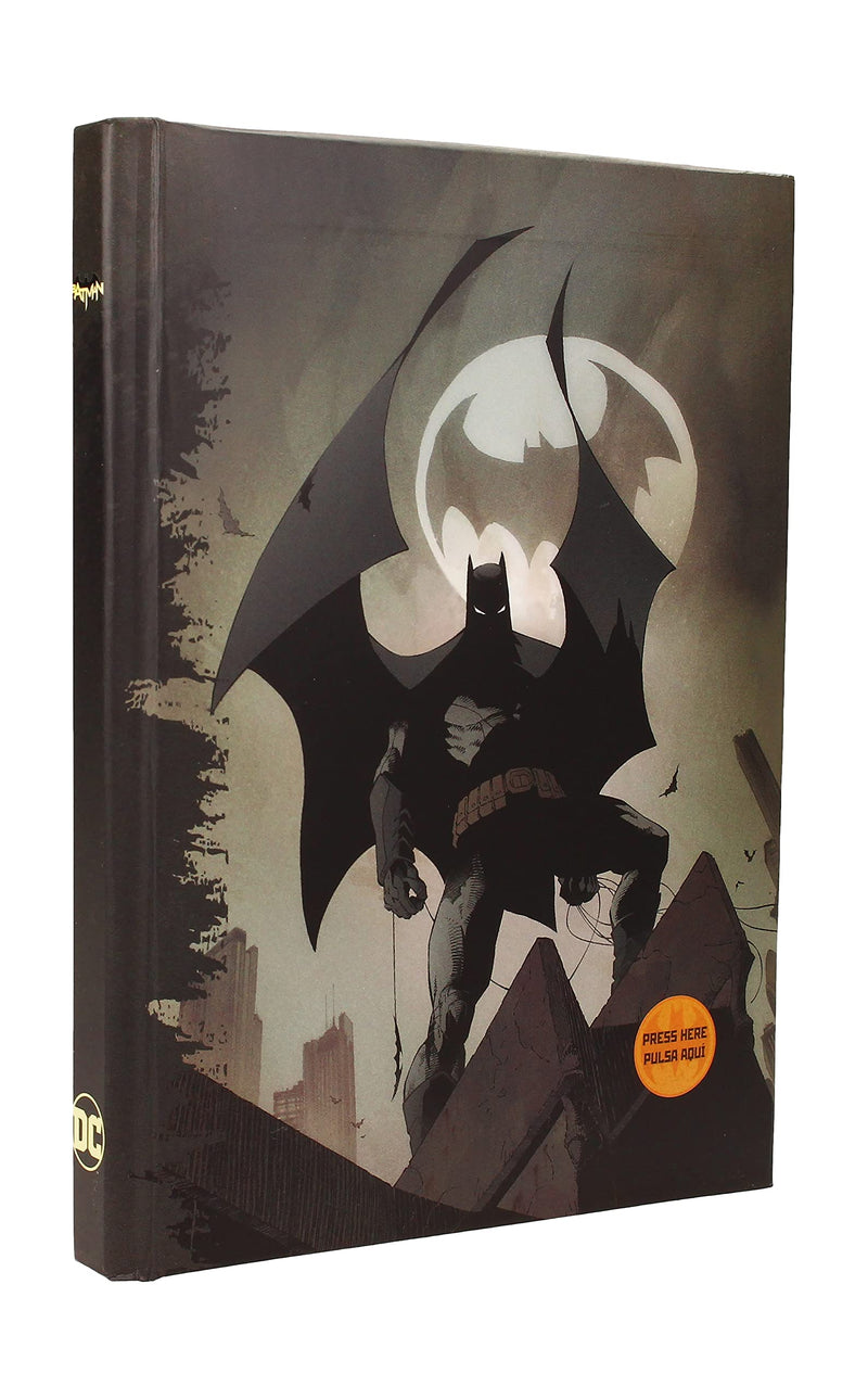Batman Notizbuch mit Leuchtfunktion Logo Hardcover, gebunden, 120 Seiten, kariert, mit Lesezeichen.