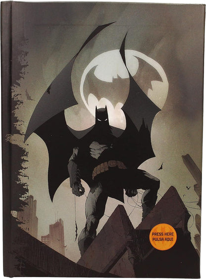 Batman Notizbuch mit Leuchtfunktion Logo Hardcover, gebunden, 120 Seiten, kariert, mit Lesezeichen.