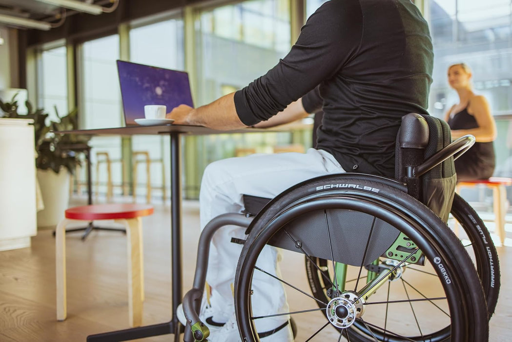 Schwalbe Marathon Plus Wheelchair Tyre, Black/Reflective 25-540 (24x1.00