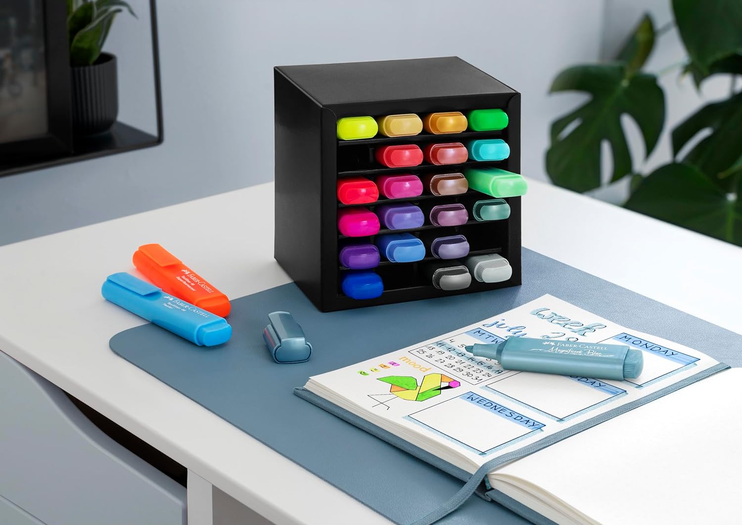 Faber-Castell 254602 Juego de 24 Subrayadores en un Elegante Organizador de Escritorio, Subrayadores Pastel, Metálicos y Neón con Punta Biselada de Precisión, Diseño Plano Ergonómico