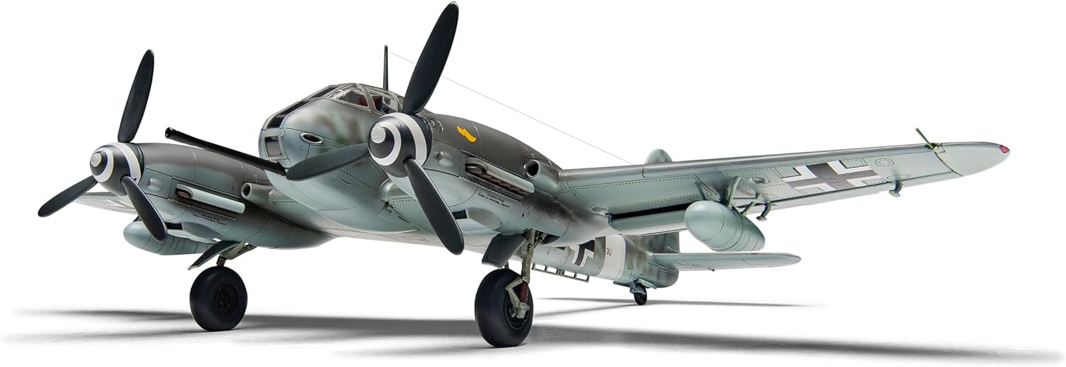 Airfix Model Set, A04066 Messerschmitt Me410A-1/U2 & U4 Model Building Kit, Kits de avión Modelo de plástico para Adultos y niños Mayores de 8 años, el Juego Incluye bebederos y calcomanías