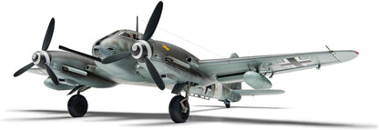 Airfix Model Set, A04066 Messerschmitt Me410A-1/U2 & U4 Model Building Kit, Kits de avión Modelo de plástico para Adultos y niños Mayores de 8 años, el Juego Incluye bebederos y calcomanías