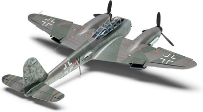 Airfix Model Set, A04066 Messerschmitt Me410A-1/U2 & U4 Model Building Kit, Kits de avión Modelo de plástico para Adultos y niños Mayores de 8 años, el Juego Incluye bebederos y calcomanías