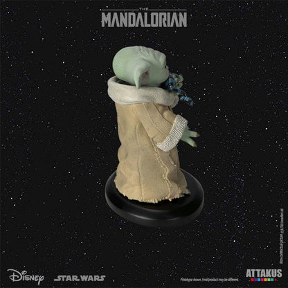 Star Wars: The Mandalorian Classic Collection statuette 1/5 Grogu Eating Frog 10 cm