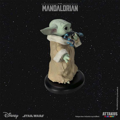 Star Wars: The Mandalorian Classic Collection statuette 1/5 Grogu Eating Frog 10 cm