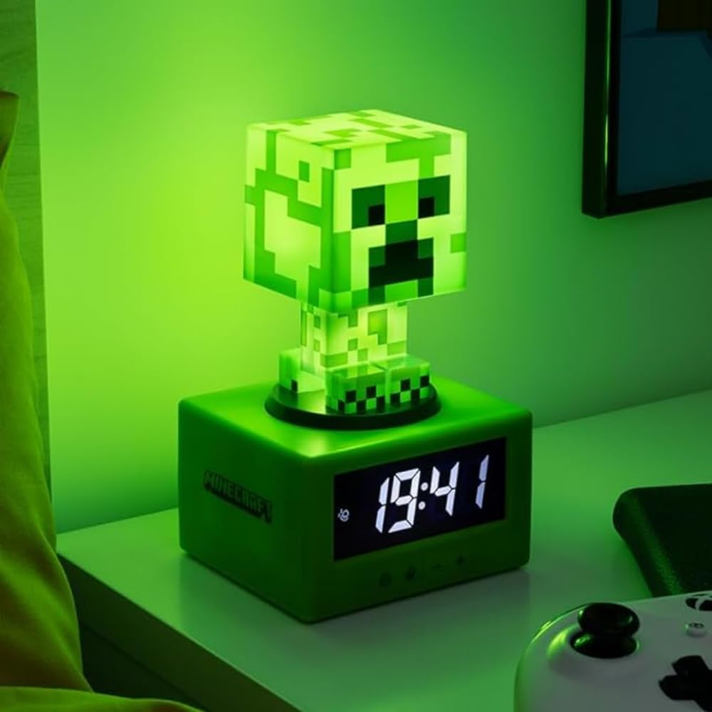 Réveil Creeper Minecraft - Officiellement licencié, avec Musique de Minecraft et veilleuse, Cadeau pour Jeunes Fans, Accessoire de Salle de Jeux