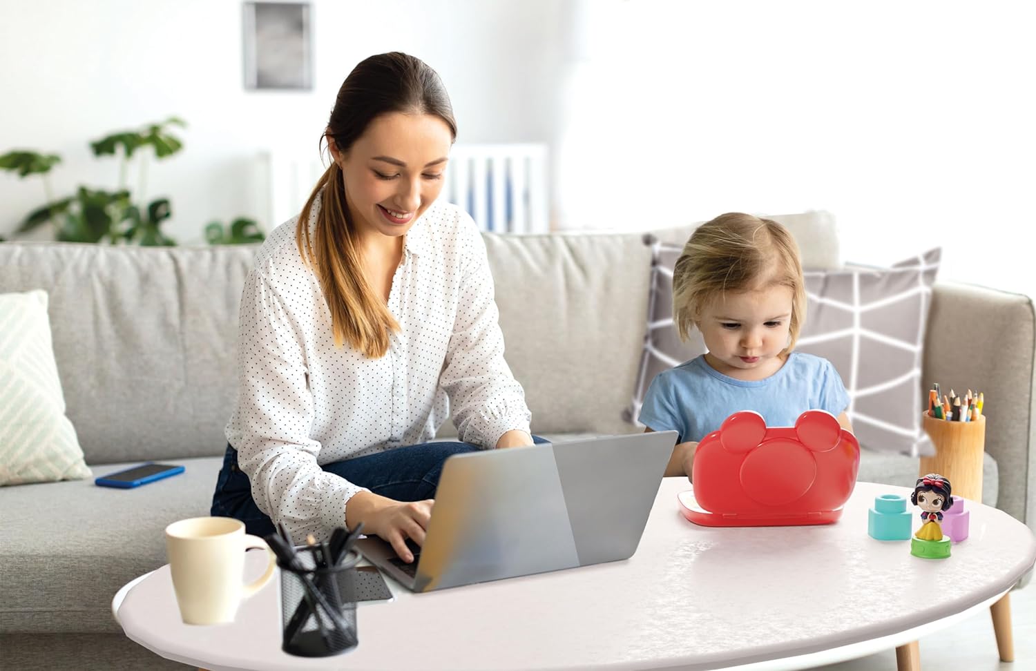 Clementoni - Disney Baby Mickey-Mein erster Laptop, elektronisches Lerncomputer, tragbar, Aktivität zum Lernen von Buchstaben und Zahlen, Kinder ab 9 Monaten, Farbe Italienisch, 17834