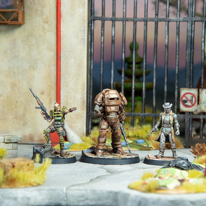 Modiphius: Fallout: Wasteland Warfare - Raiders Overlords - 3 Figures, Nuka World Wave, 32mm Multi-Part Resin Unpainted Miniatures, RPG, Scenic Bases