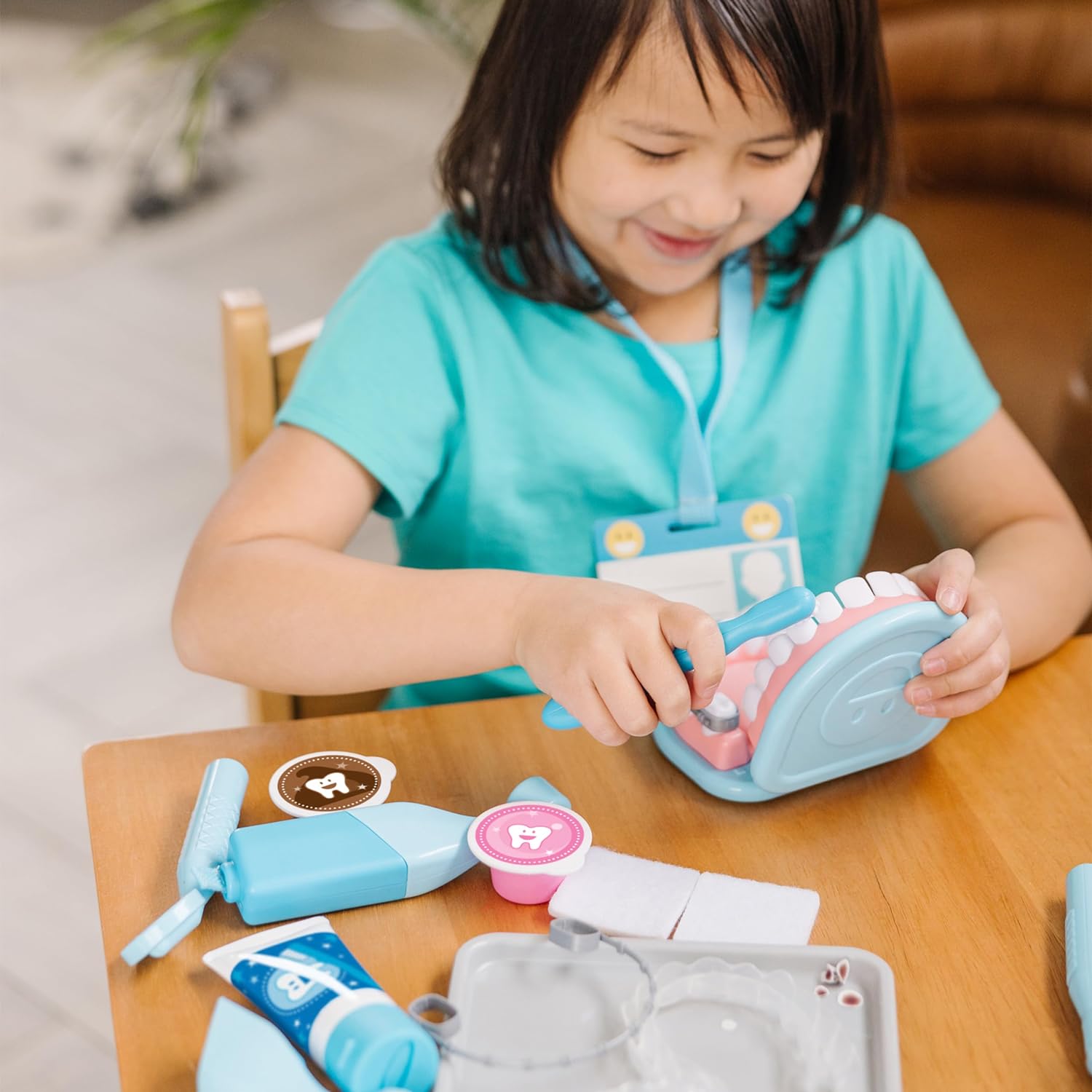 Melissa & Doug Juego Dentista, Juego Educativo para niños y niñas, Juego de imitación, Juguete Creativo Montessori, Regalo para niños de 3 4 5 6 7 años, 26 Piezas y Accesorios