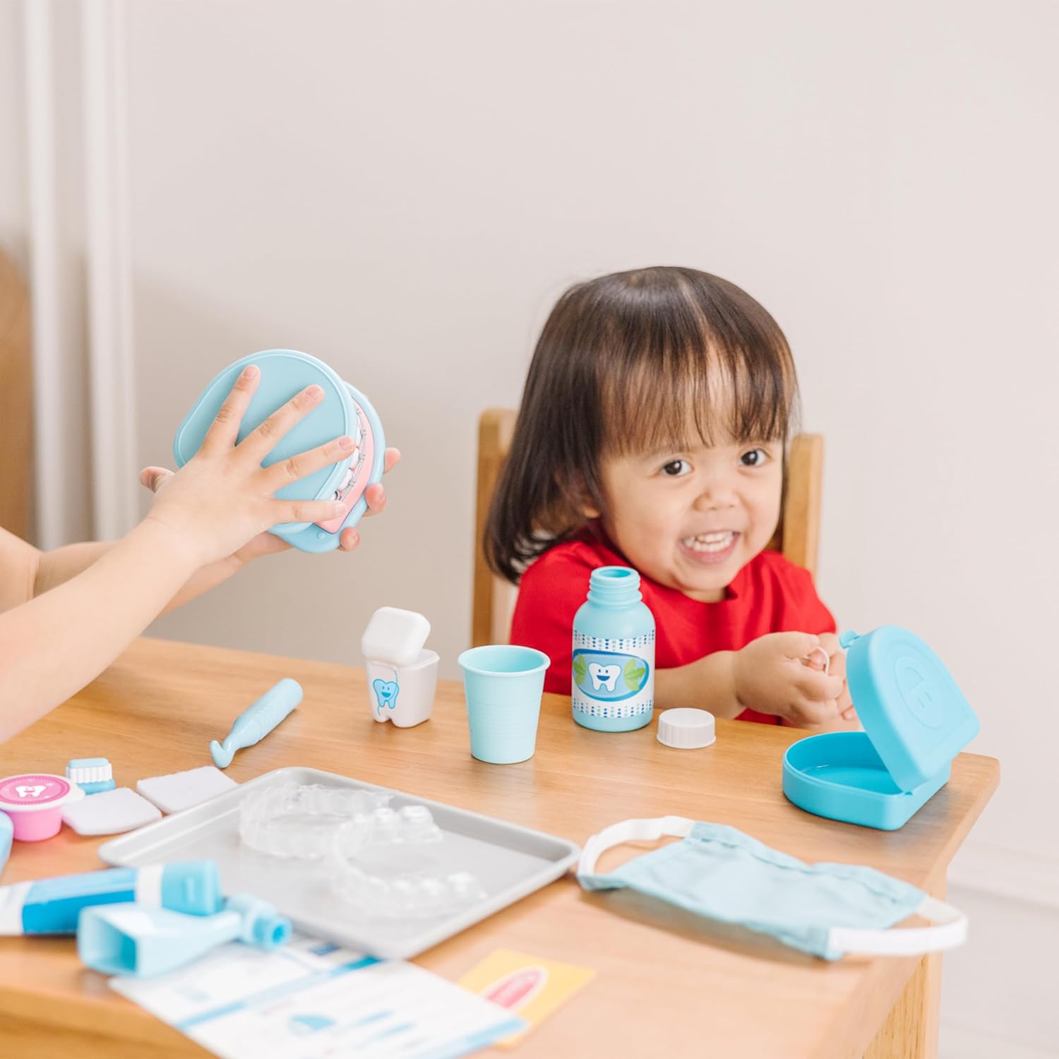 Melissa & Doug Juego Dentista, Juego Educativo para niños y niñas, Juego de imitación, Juguete Creativo Montessori, Regalo para niños de 3 4 5 6 7 años, 26 Piezas y Accesorios