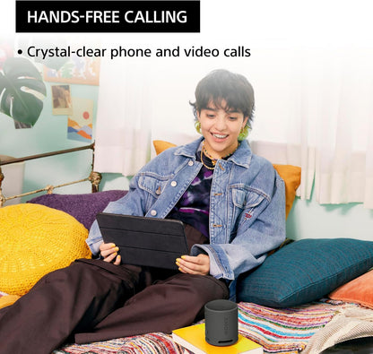 Sony SRS-XB100 - Speaker Wireless Bluetooth, Portatile, Leggero, Compatto, da Esterno, da Viaggio, IP67 Resistente Acqua e Polvere, Cinturino Versatile, Chiamate in Vivavoce