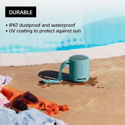 Sony SRS-XB100 - Speaker Wireless Bluetooth, Portatile, Leggero, Compatto, da Esterno, da Viaggio, IP67 Resistente Acqua e Polvere, Cinturino Versatile, Chiamate in Vivavoce