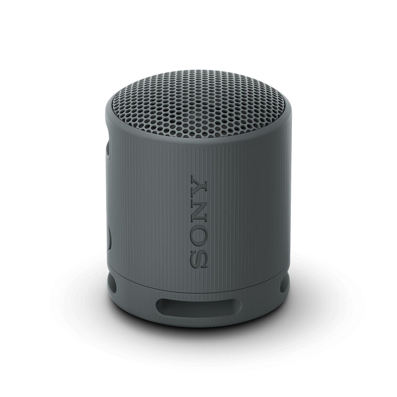 Sony SRS-XB100 - Speaker Wireless Bluetooth, Portatile, Leggero, Compatto, da Esterno, da Viaggio, IP67 Resistente Acqua e Polvere, Cinturino Versatile, Chiamate in Vivavoce