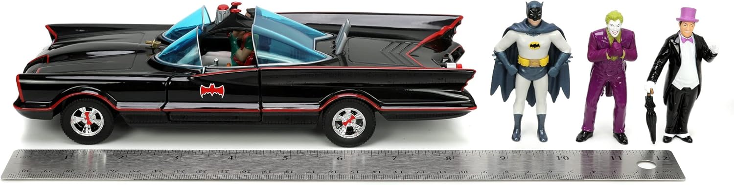 Jada - DC Batmobile 1966 Deluxe con cuatro figuras - Set de Alta Calidad de la Serie de TV Batman Clásico con Coche, Batman, Robin, Joker y Pingüino a Partir de 8 Años. (253215011)
