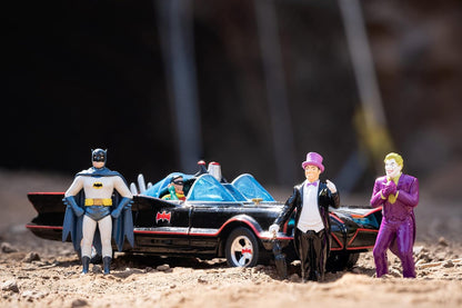 Jada - DC Batmobile 1966 Deluxe con cuatro figuras - Set de Alta Calidad de la Serie de TV Batman Clásico con Coche, Batman, Robin, Joker y Pingüino a Partir de 8 Años. (253215011)