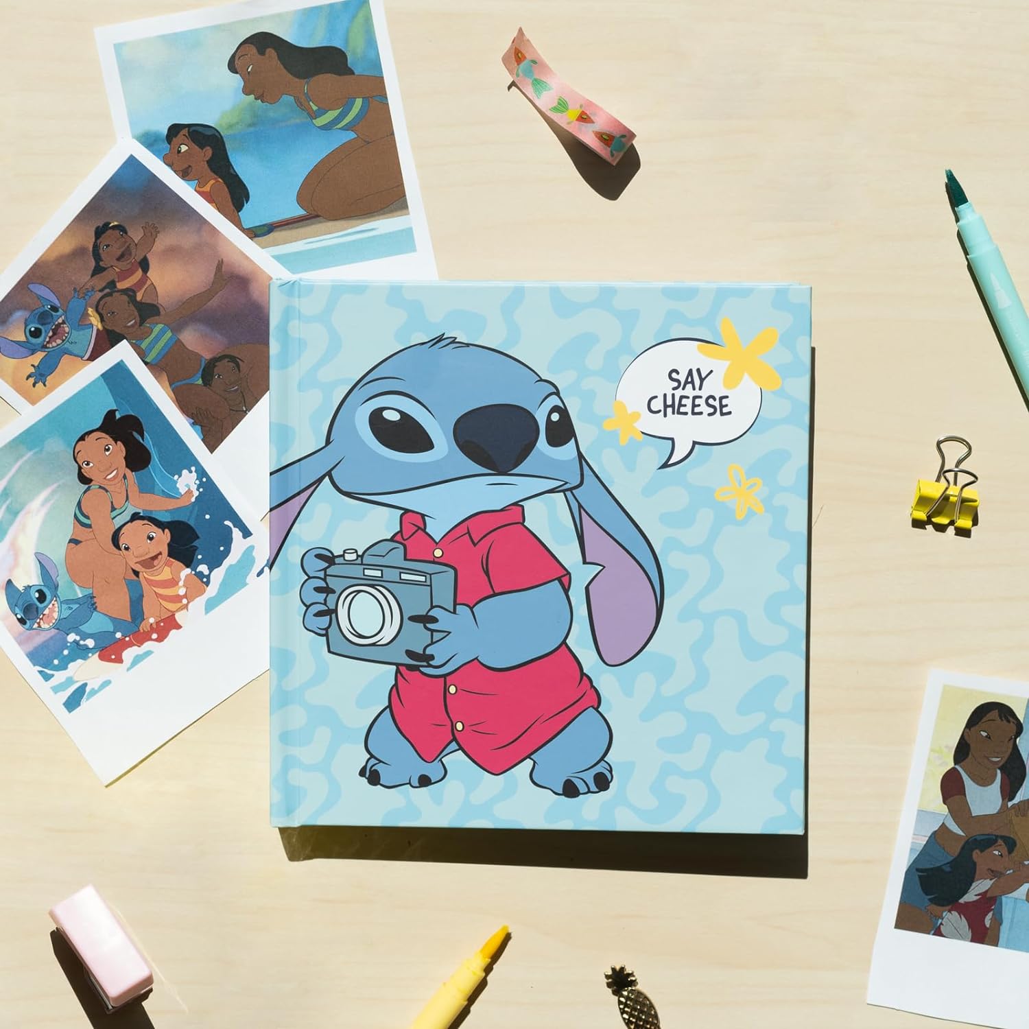 Grupo Erik Fotoalbum zum Selbstgestalten Disney Stitch Tropical - Scrapbook Weiße Seiten - Fotoalbum Klein 16x16 cm - Photoalbum 24 selbstklebend Seiten Blau