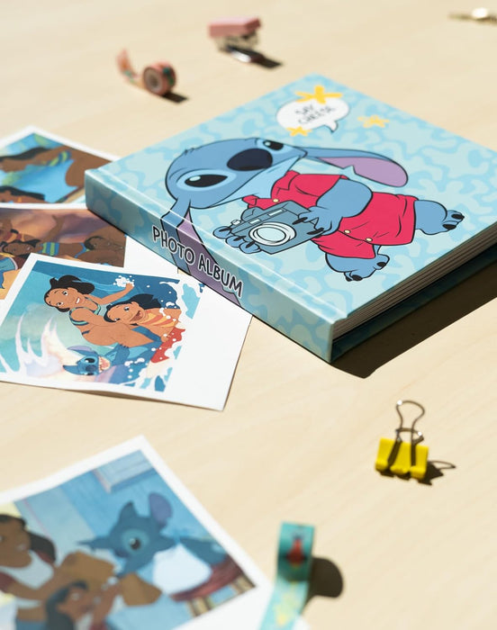 Grupo Erik Fotoalbum zum Selbstgestalten Disney Stitch Tropical - Scrapbook Weiße Seiten - Fotoalbum Klein 16x16 cm - Photoalbum 24 selbstklebend Seiten Blau