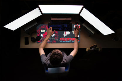 Grupo Erik Gaming Mauspad XXL Marvel Deadpool Gaming Mousepad XXL rutschfest und Wasserabweisend Mauspad Groß - Mouse Pad XXL Gaming SchreibtischunterlagePC Zubehör Gaming