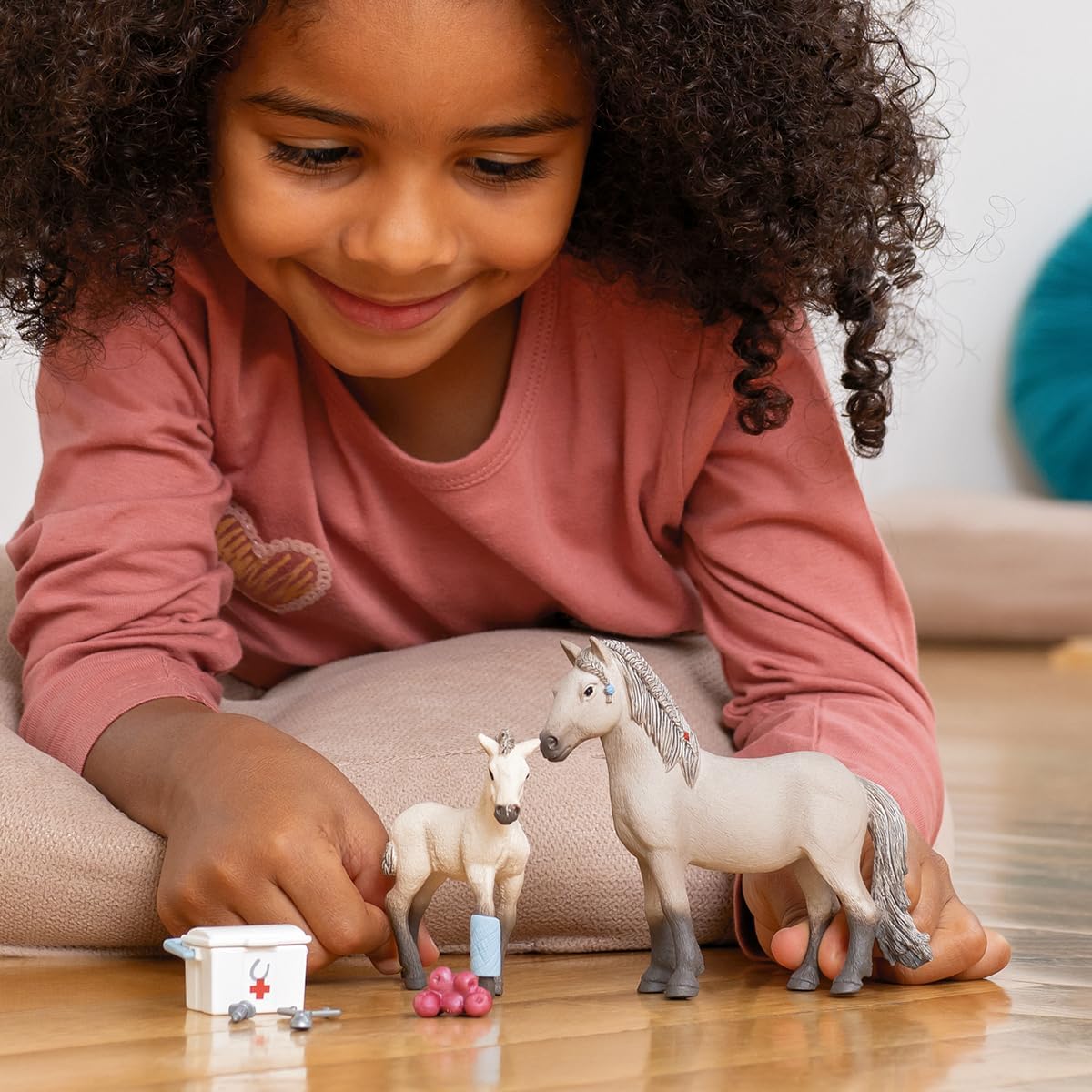 schleich 42430 Horse Club Hannah’s first-aid kit, from 5 years, HORSE CLUB - Playset, 9 pieces