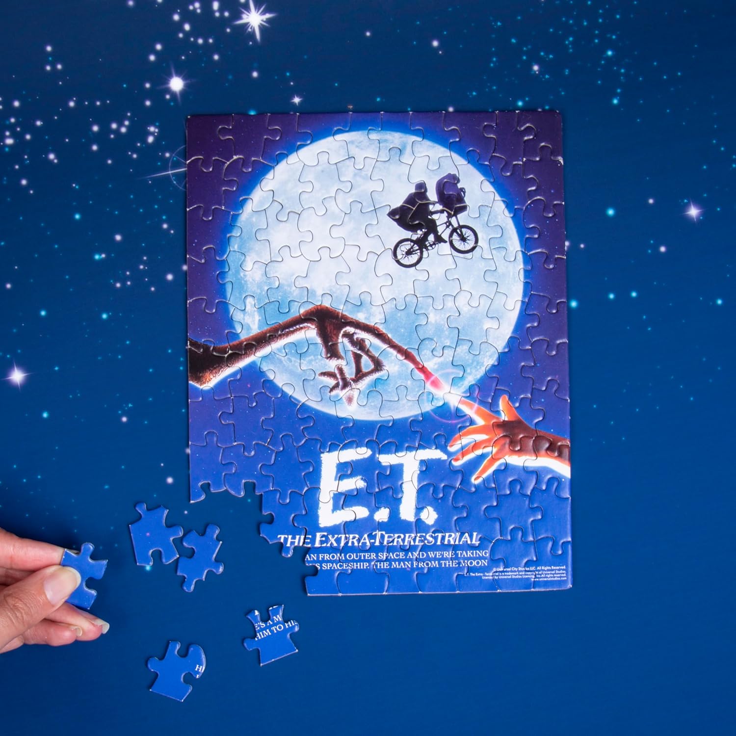 Fizz Creations E.T. The Extra-Terrestrial Shaped Mug & Jigsaw Puzzle. Includes 440ml Capacity 3D Ceramic Mug and 100 Piece E.T. Jigsaw Puzzle. Officially Licensed Universal Classics Merchandise.