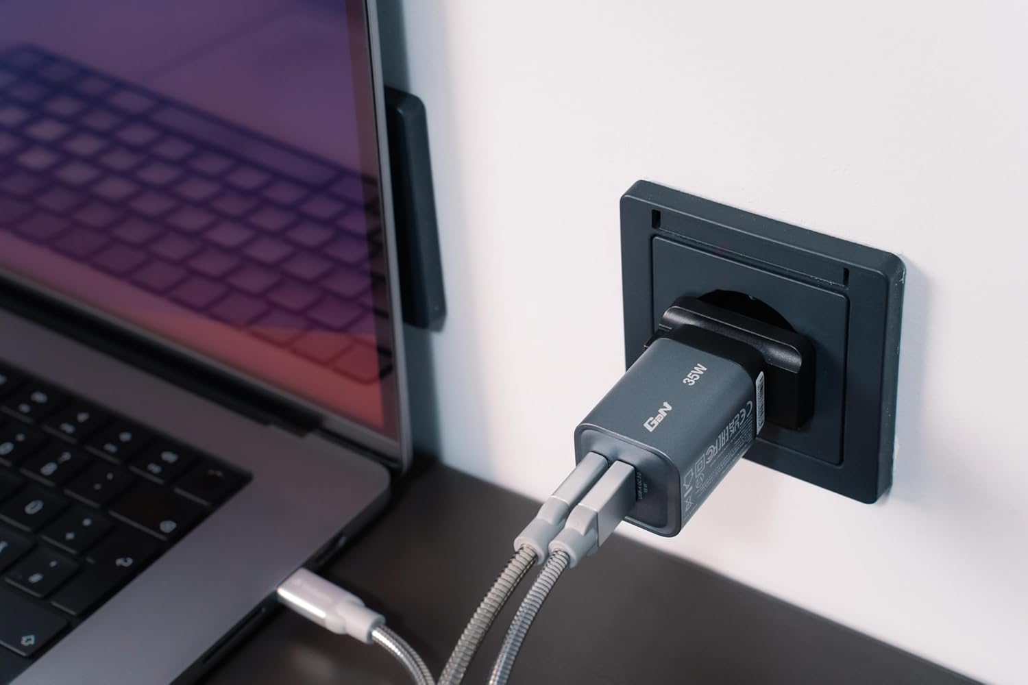 GNC-35 - Cargador GAN 35W con 1 Puerto USB-C® PD 35W / 1 Puerto USB-A QC 3.0 (EU/UK/US
