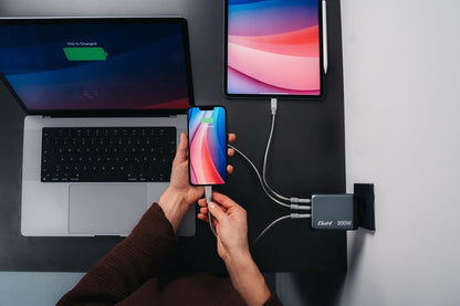Verbatim GaN Charger 200 W, 4 Ports USB-C Ladegerät, Power Adapter mit 3 x USB-C und 1 x USB-A, Schnellladegerät als Mehrfachstecker, für Apple MacBook, Notebook, iPad, iPhone, Samsung und Co