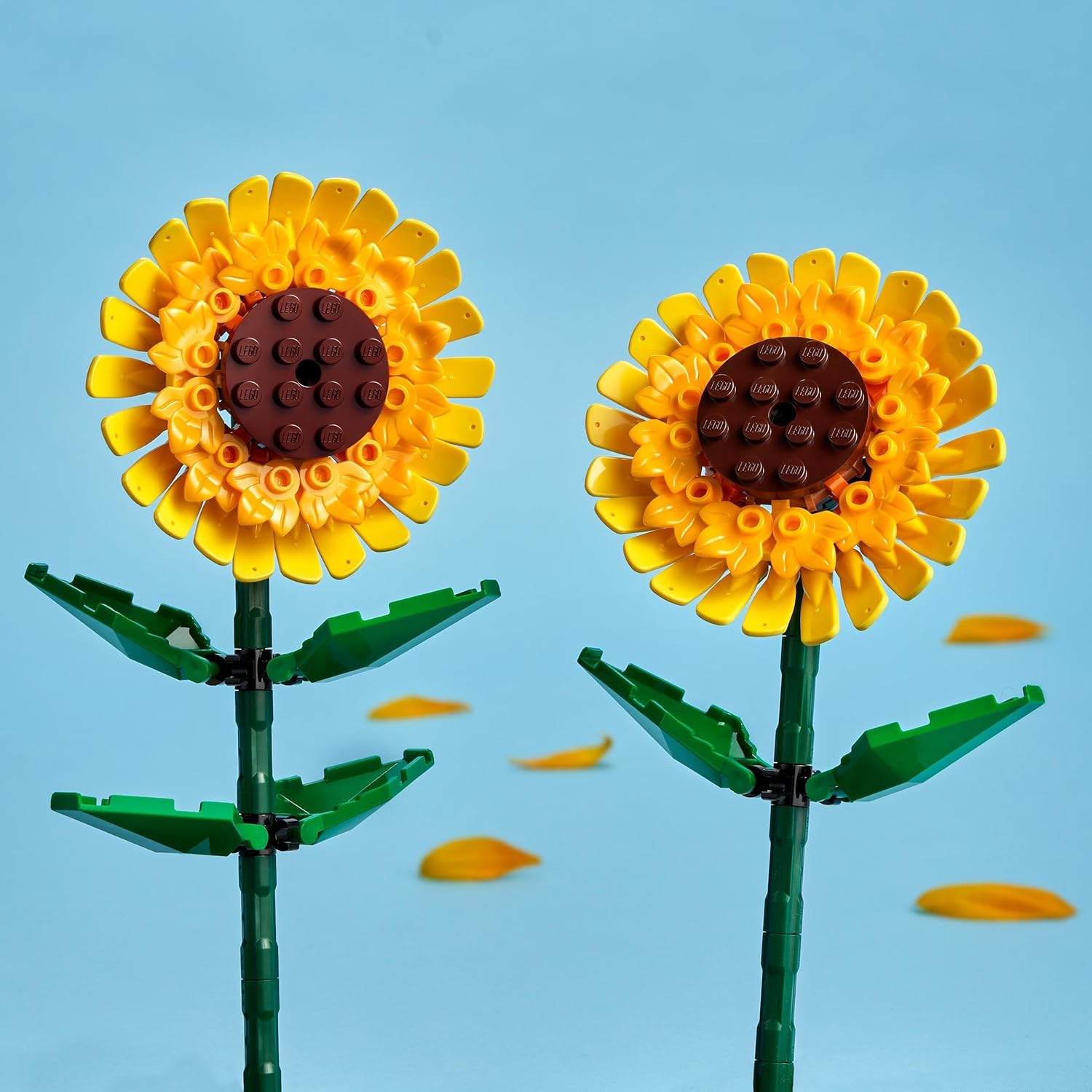 LEGO Creator Sunflowers, Artificial Flowers Building Kit for Kids Aged 8+, Display as Bedroom Accessory or Floral Bouquet Home Decoration, Gift for Girls, Boys and Teenagers 40524