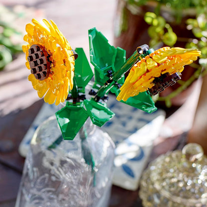 LEGO Creator Sunflowers, Artificial Flowers Building Kit for Kids Aged 8+, Display as Bedroom Accessory or Floral Bouquet Home Decoration, Gift for Girls, Boys and Teenagers 40524