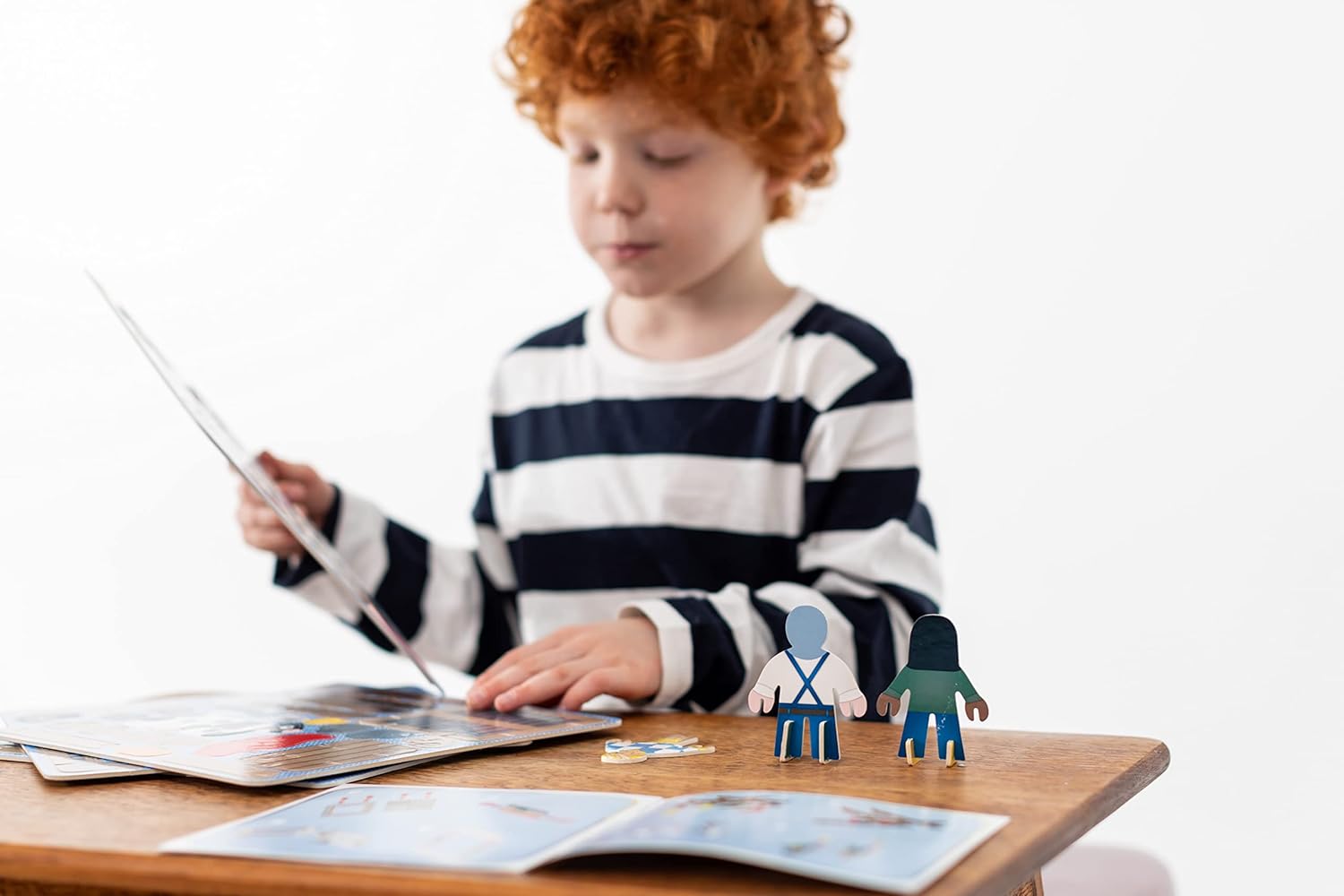PLAYPRESS Farmyard Pop-out Build and Play Playset - One of the UK's Most Popular Farm Toys - Interactive 3D Construction Toy - 12 Animals and Characters - Eco-Friendly - Foldable - Ages 4 and Over