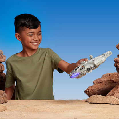 Star Wars Micro Galaxy Squadron SWJ0332 - Millennium Falcon, offizielles 22,5 cm Fahrzeug mit Licht, Sound und Figuren