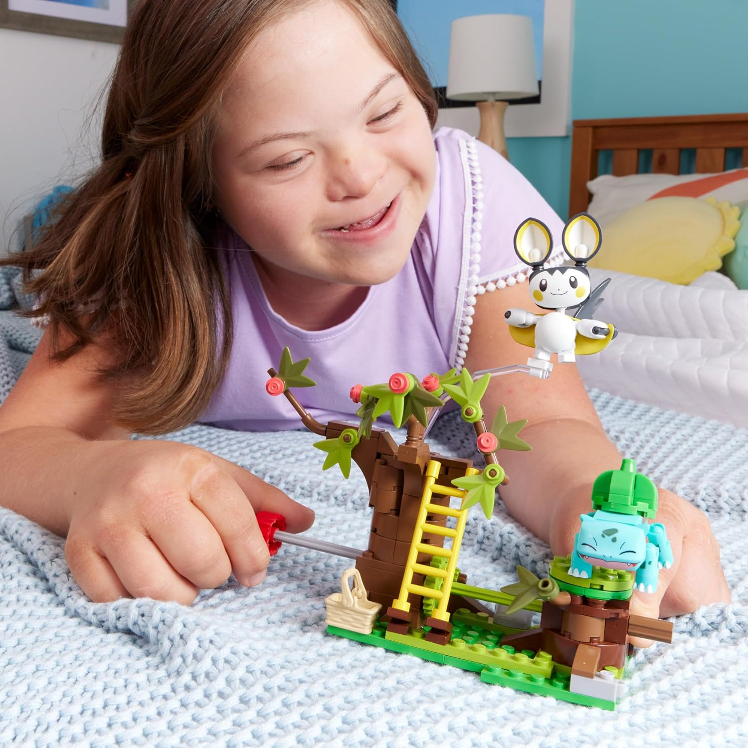 MEGA Pokémon Adventure Builder - erlebnisreiches Bauset mit 194 Teilen, beweglichen Pokémon Emolga und Bisasam, fähig zu Flugbewegungen, für Kinder ab 7 Jahren, HTH69
