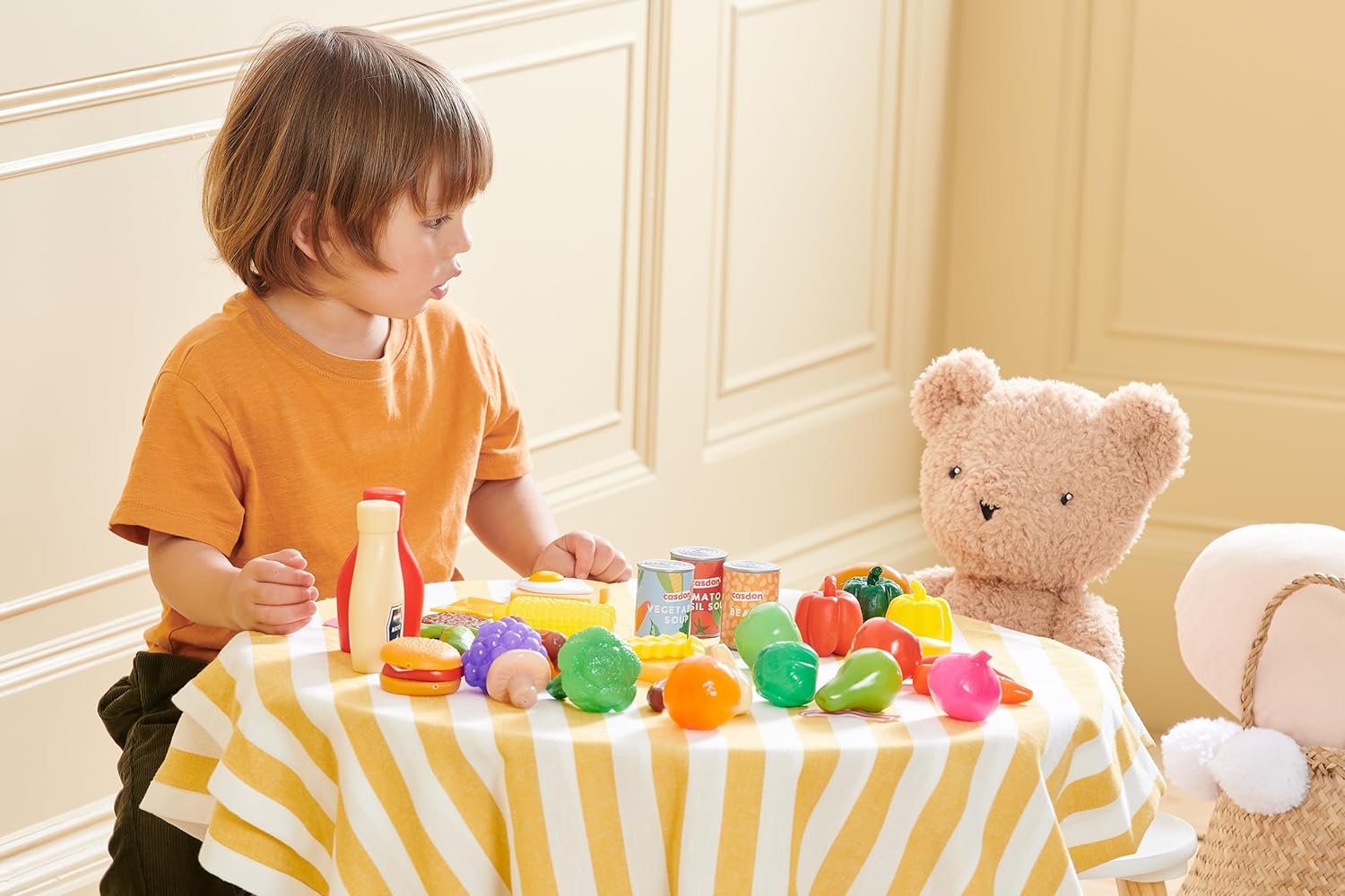 Casdon Play Food Set. 44 Piece Play Food Set for Children Aged 2+. Contains A Delicious Assortment of Fruits, Vegetables and Meals