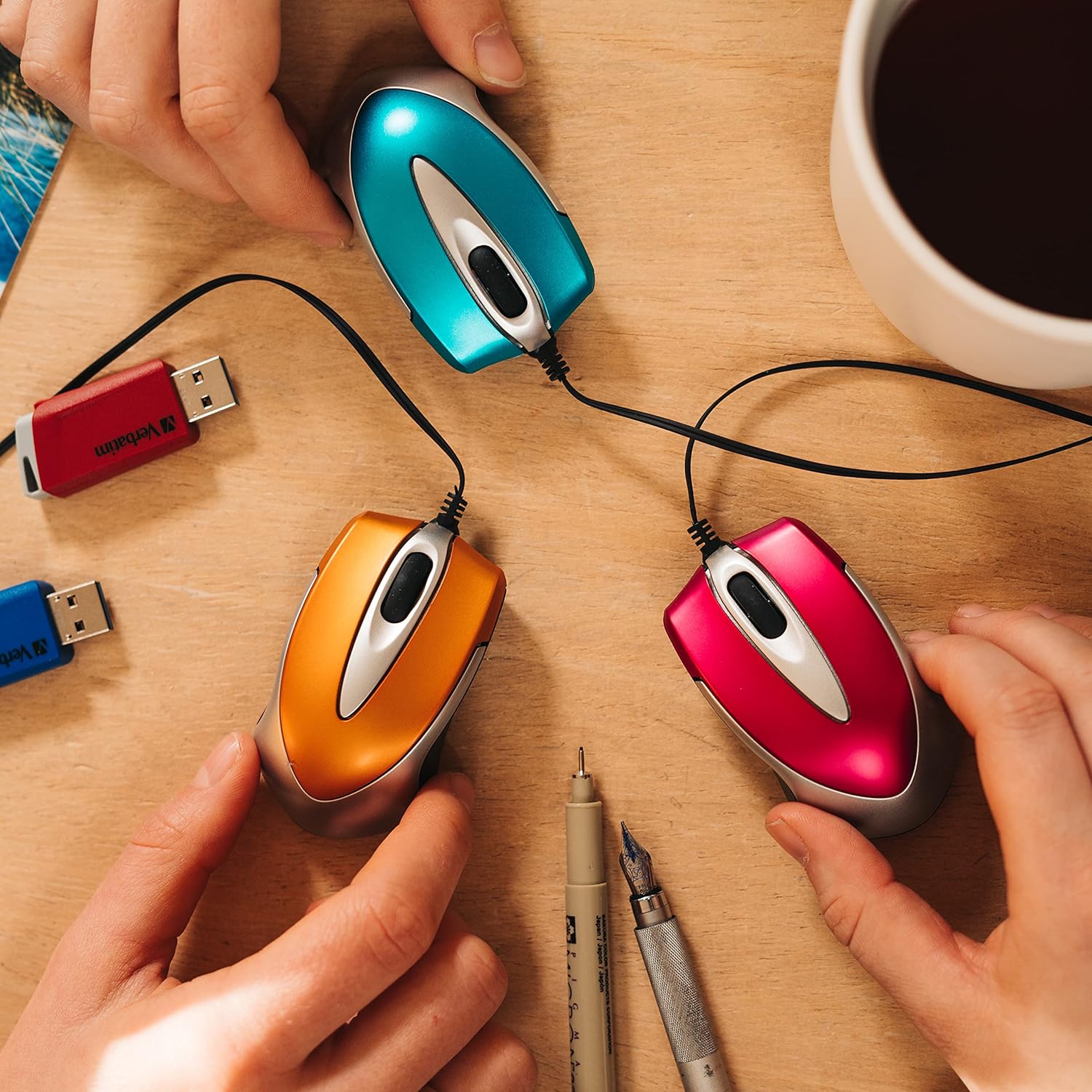 Verbatim Go Mini - USB Optical Travel Mouse with Retractable Cable, caribbean