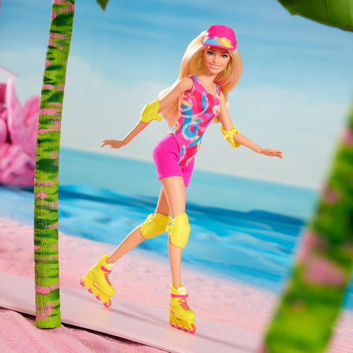 Barbie La película Margot Robbie Muñeca de la película Coleccionable, Patinadora con Mallas, Pantalones Cortos de Ciclista y Patines en línea, HRB04