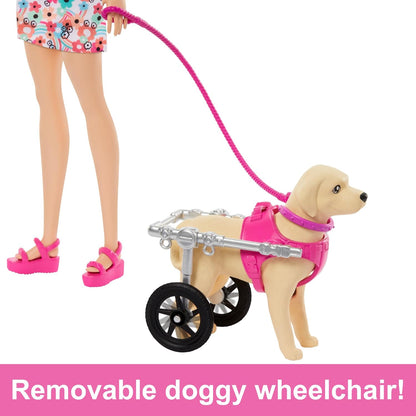 Barbie Muñeca Rubia paseadora de Perro con Silla de Ruedas extraíble, con 2 Mascotas y Accesorios, Juguete +3 años (Mattel HTK37