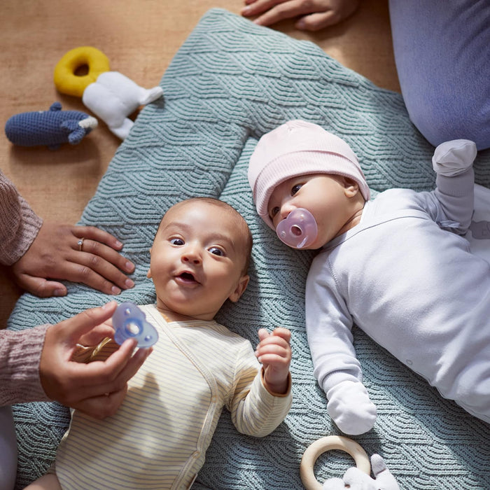 Philips AVENT Soothie Heart Soothie Soother Designed for The Natural Contours of The Child's Face, Made of Medical Silicone, Pack of 2, SCF099/21