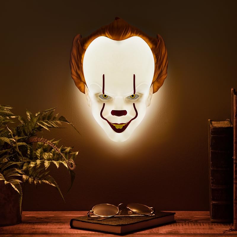 Paladone Pennywise Mask Light, Free Standing or Wall Mountable Halloween Decoration, Scary IT Clown Mask Lighting, 22cm (8.7"