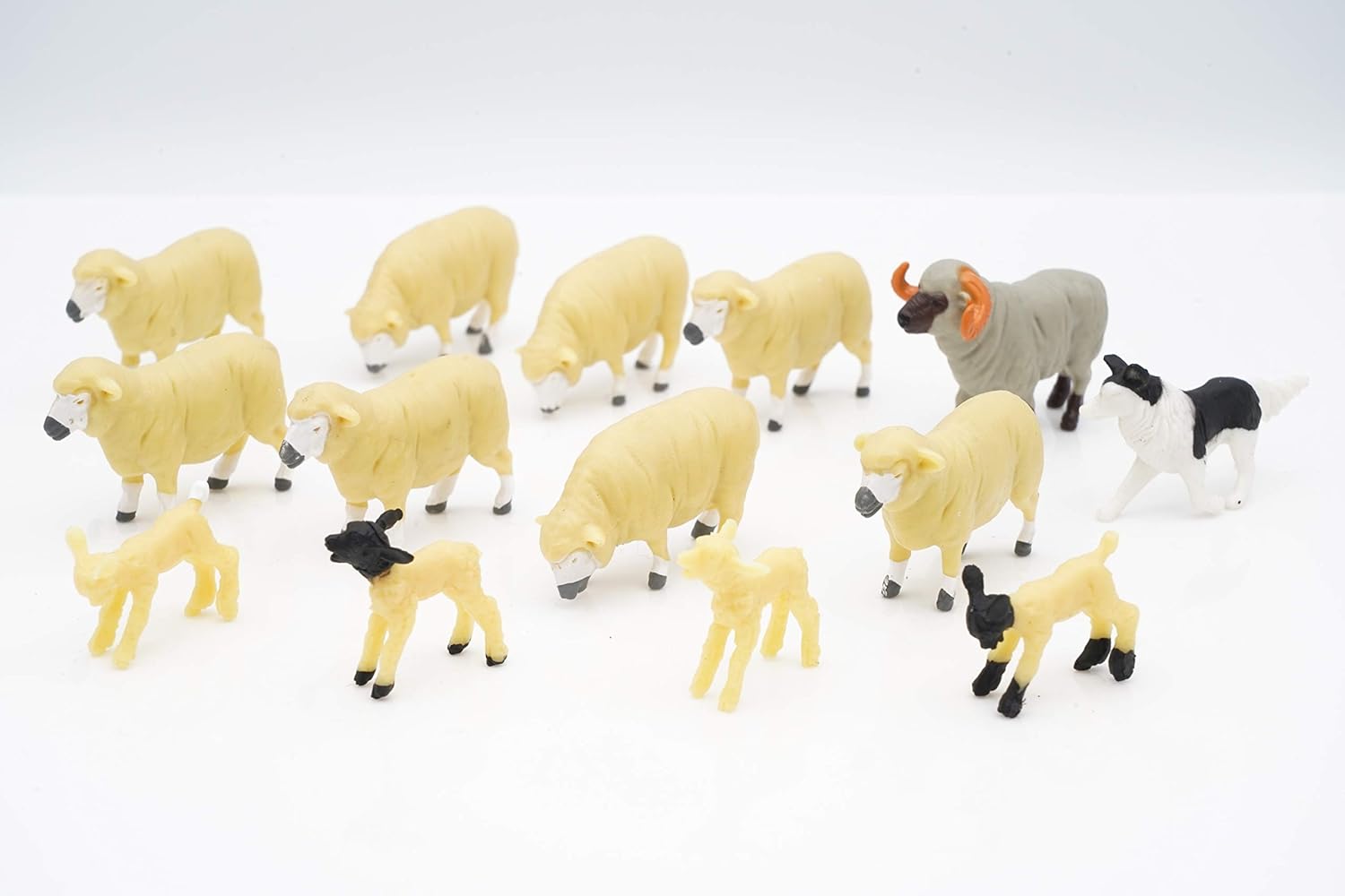 Britains Schaf Set, Sammelbares Bauernhof Spielzeug, Farmspielzeug, Kompatibel Mit Allen Bauernhof Spielzeugen Und Fahrzeugen Im Maßstab 1:32, Geeignet Für Sammler Und Kinder Ab 3 Jahren, White