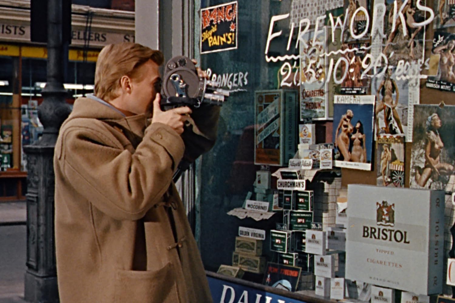 Peeping Tom   (English audio. English subtitles)