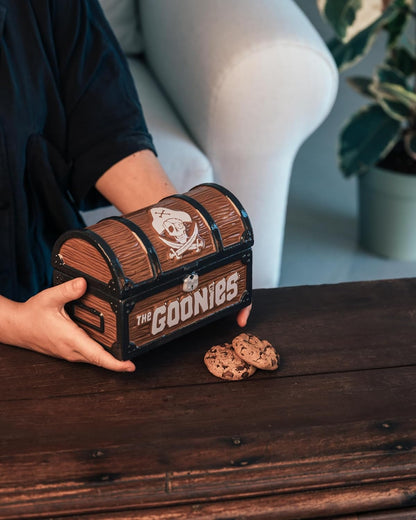 Grupo Erik Keksdose Keramik The Goonies - Keksglas mit Deckel Groß 20 x 11,5 x 13,5 cm Vorratsbehälter mit Deckel Offizieller Die Goonies Fanartikel