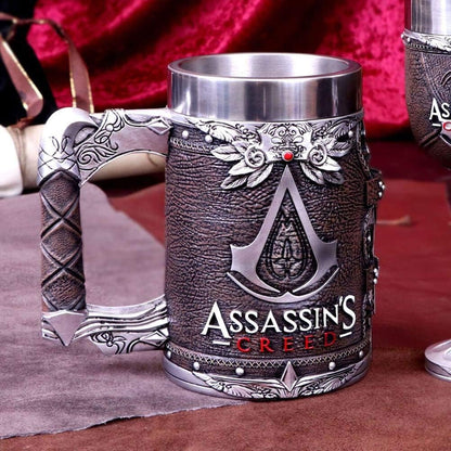 Nemesis Now - Boccale con licenza ufficiale Assassins Creed Brotherhood Brown con lama nascosta, in resina, 15,5 cm