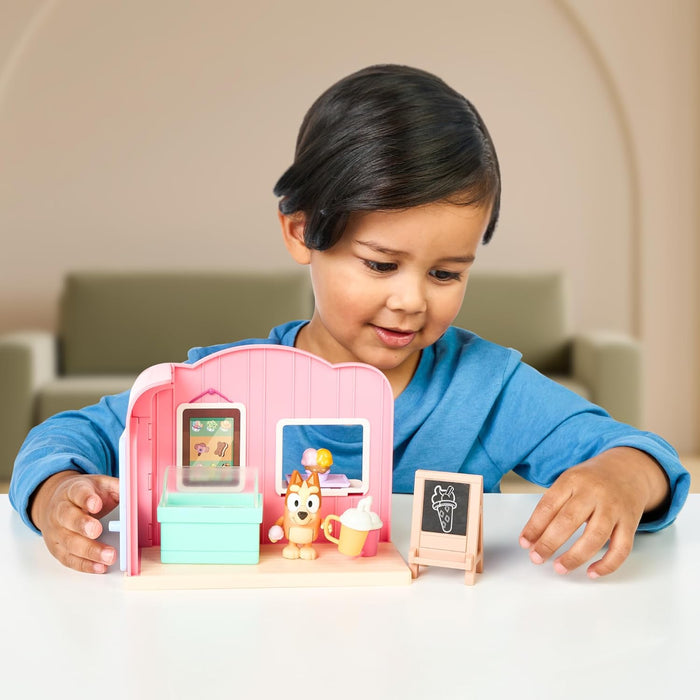 BlueY Mini Playsets Ice Cream Shop Playset | Incluye Figura de Bingo articulada y Accesorios