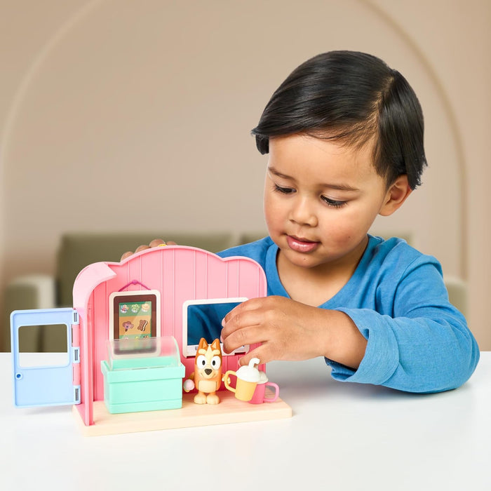 BlueY Mini Playsets Ice Cream Shop Playset | Incluye Figura de Bingo articulada y Accesorios