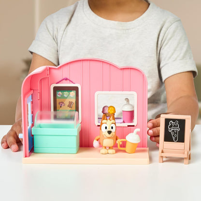 BlueY Mini Playsets Ice Cream Shop Playset | Incluye Figura de Bingo articulada y Accesorios